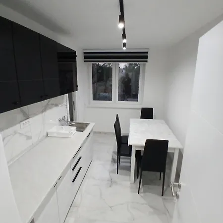 Aparman Tiha Noc